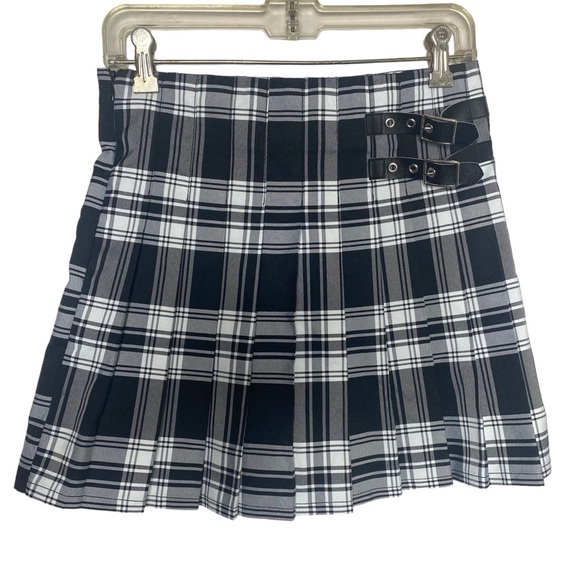 No Boundaries Black White Plaid Double Buckle Pleated Mini Skirt - Picture 2 of 7